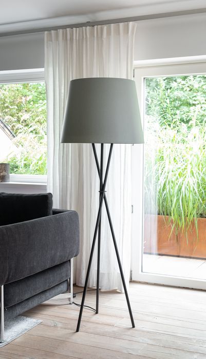 Stehlampe Hailey von Ozonos
