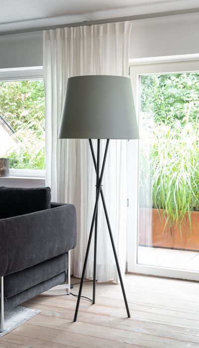 Stehlampe Hailey von Ozonos