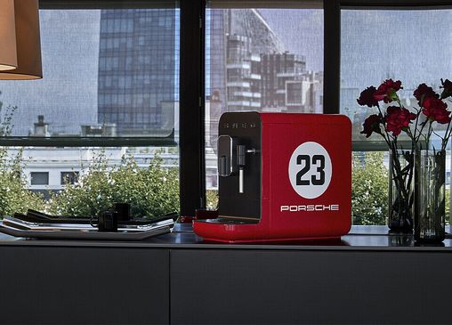 Link zur Seite Kaffeemaschine mit Mahlwerk BCC12 | Porsche 917 Rot, Livery Salzburg